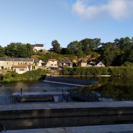 La Fourmondière supérieure, maison éclusière Montflours Extérieur photo