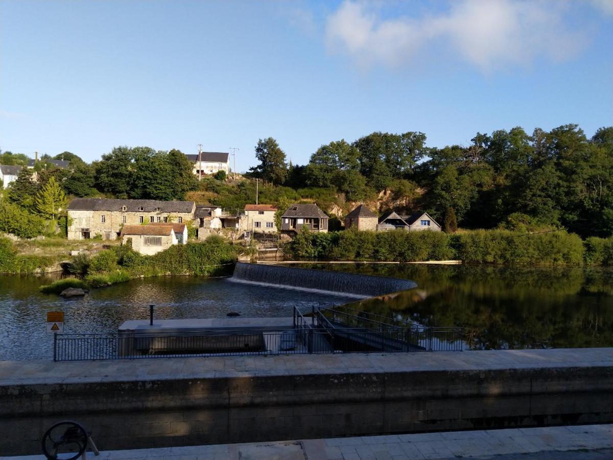 La Fourmondière supérieure, maison éclusière Montflours Extérieur photo